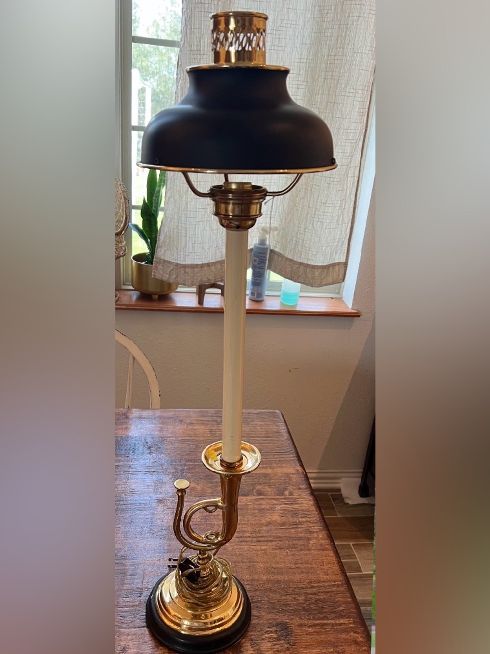 Large Vintage French horn brass Lamp - Classic Home Accent